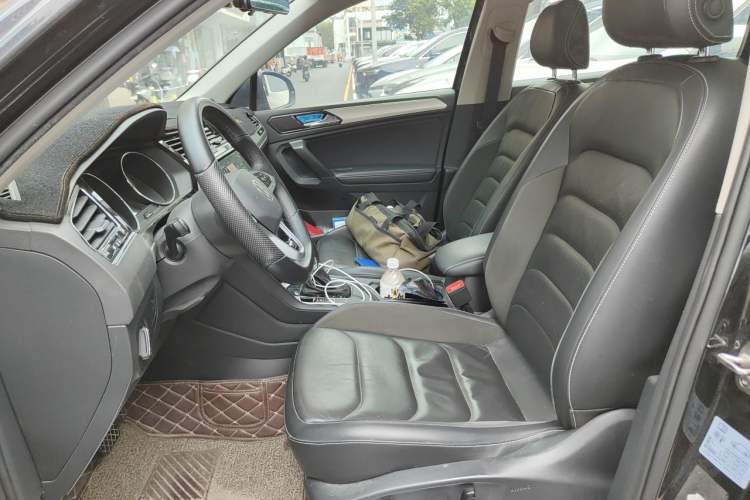 Used Volkswagen Tiguan L 2020 330TSI Automatic Two-Wheel Drive Panoramic Comfort Edition China VI Standard Left Front Seat