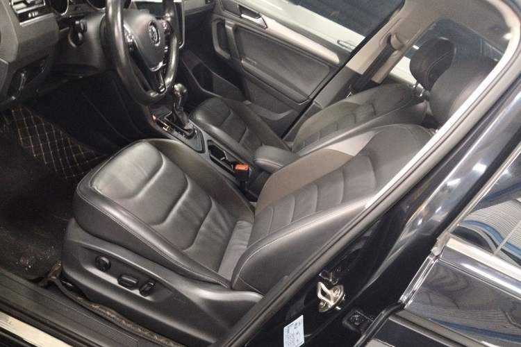 Used Volkswagen Tiguan L 2020 330TSI Automatic Two-Wheel Drive Panoramic Comfort Edition China VI Standard Left Front Seat