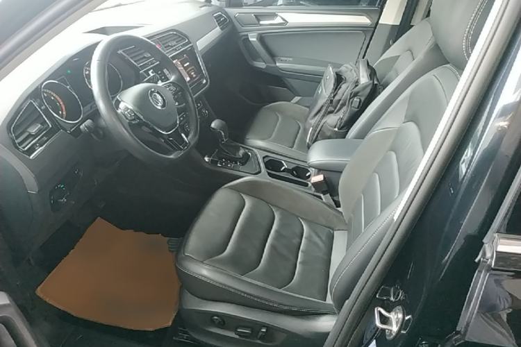 Used Volkswagen Tiguan L 2020 330TSI Automatic Two-Wheel Drive Smart Luxury Edition China VI Standard Left Front Seat
