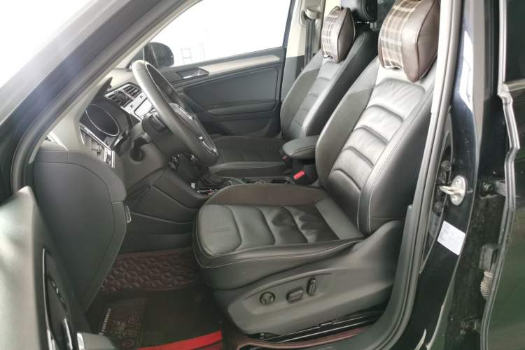 Used Volkswagen Tiguan L 2020 330TSI Automatic Two-Wheel Drive Panoramic Comfort Edition China VI Standard Left Front Seat