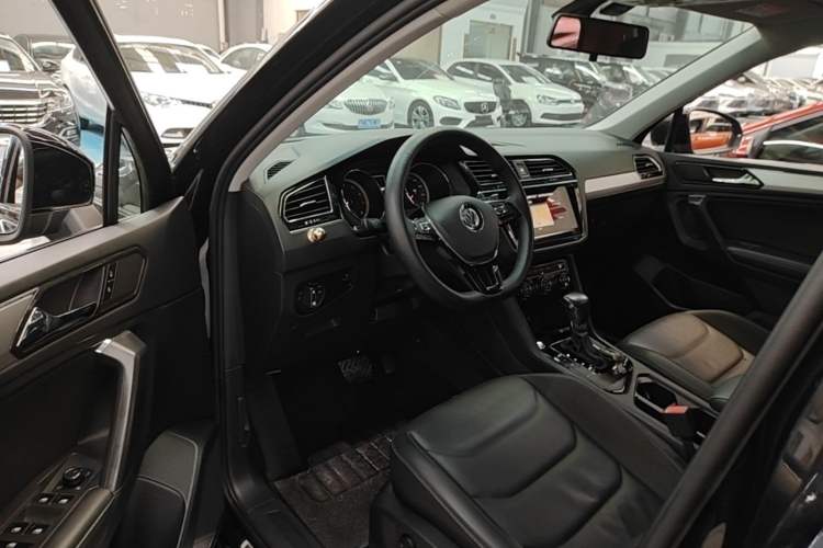 Used Volkswagen Tiguan L 2020 330TSI Automatic Two-Wheel Drive Panoramic Comfort Edition China VI Standard Left Front Seat