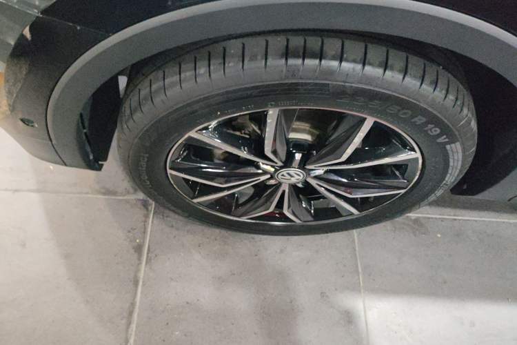 Used Volkswagen Tiguan L 2020 330TSI Automatic Two-Wheel Drive Smart Luxury Edition China VI Standard Left Front Wheel Hub
