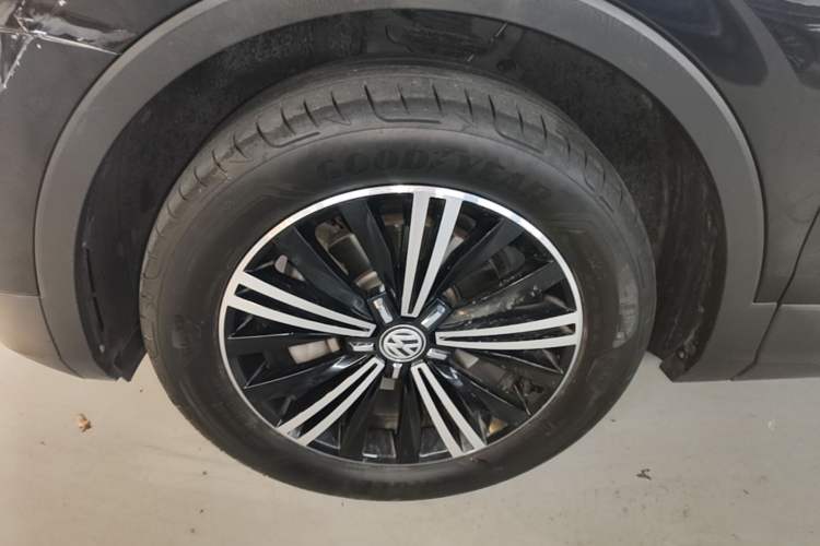 Used Volkswagen Tiguan L 2020 330TSI Automatic Two-Wheel Drive Panoramic Comfort Edition China VI Standard Left Front Wheel Hub