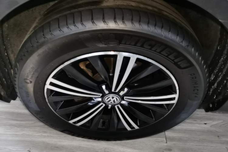 Used Volkswagen Tiguan L 2020 330TSI Automatic Two-Wheel Drive Luxury Edition China VI Standard Left Front Wheel Hub