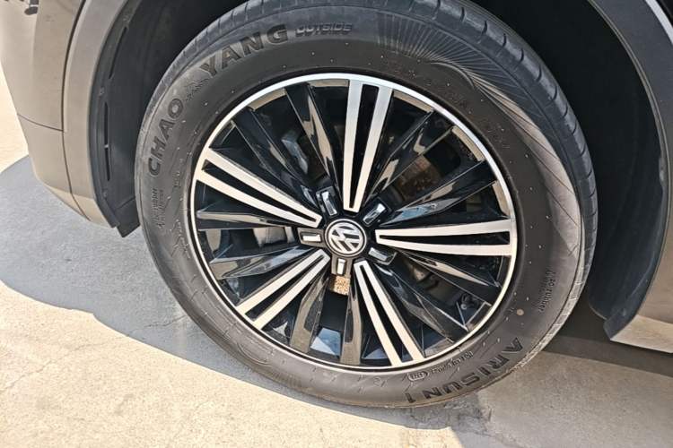Used Volkswagen Tiguan L 2020 330TSI Automatic Two-Wheel Drive Panoramic Comfort Edition China VI Standard Left Front Wheel Hub