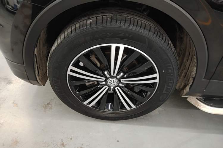 Used Volkswagen Tiguan L 2020 330TSI Automatic Two-Wheel Drive Panoramic Comfort Edition China VI Standard Left Front Wheel Hub