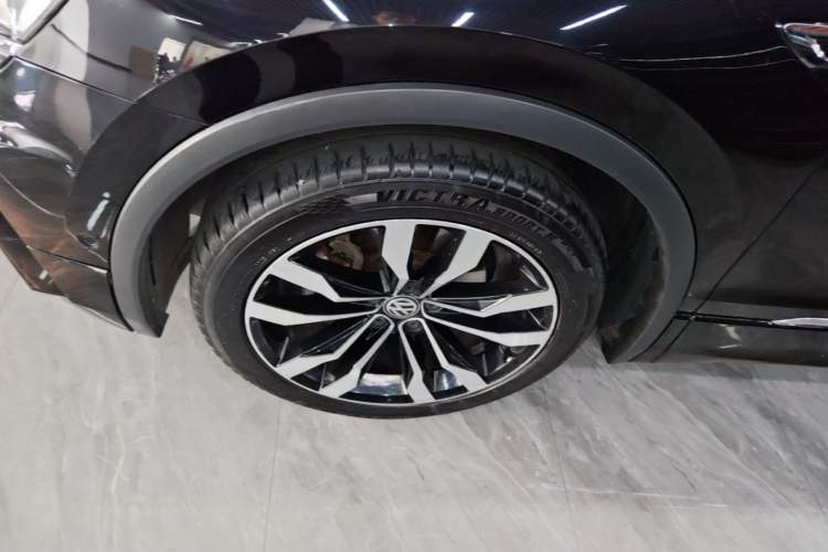 Used Volkswagen Tiguan L 2020 330TSI Automatic Two-Wheel Drive R-Line Flagship Version China VI Standard Left Front Wheel Hub