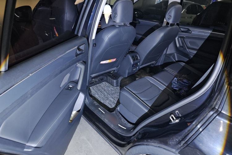 Used Volkswagen Tiguan L 2020 330TSI Automatic Two-Wheel Drive R-Line Flagship Version China VI Standard Left Rear Seat