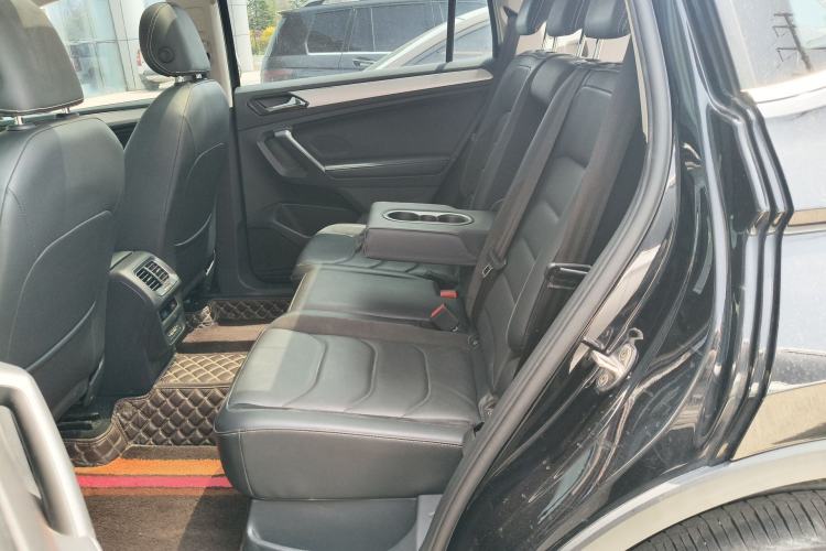 Used Volkswagen Tiguan L 2020 330TSI Automatic Two-Wheel Drive Panoramic Comfort Edition China VI Standard Left Rear Seat