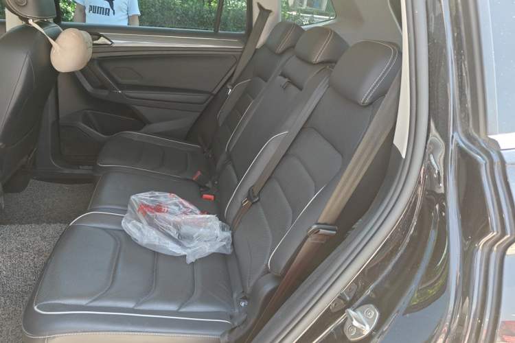 Used Volkswagen Tiguan L 2020 330TSI Automatic Two-Wheel Drive R-Line Flagship Version China VI Standard Left Rear Seat
