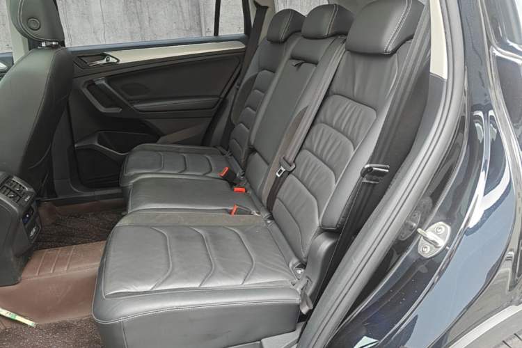 Used Volkswagen Tiguan L 2020 330TSI Automatic Two-Wheel Drive Panoramic Comfort Edition China VI Standard Left Rear Seat
