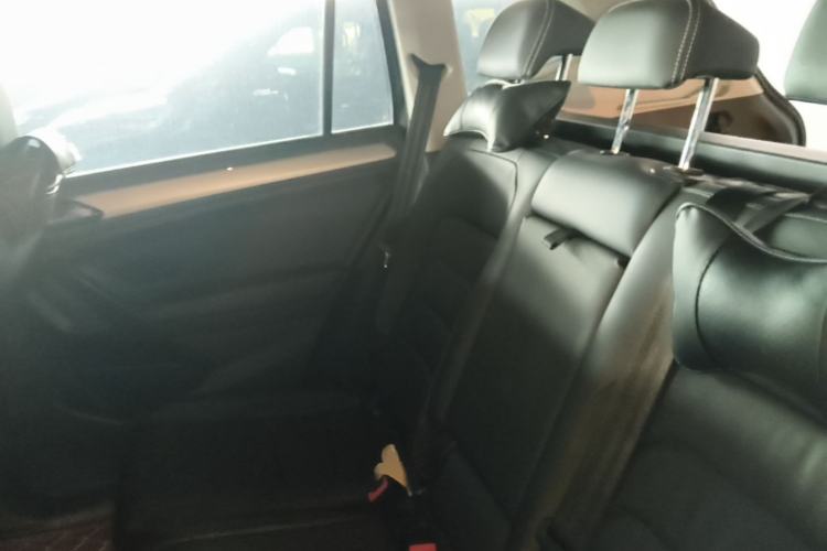 Used Volkswagen Tiguan L 2020 330TSI Automatic Two-Wheel Drive Smart Luxury Edition China VI Standard Left Rear Seat