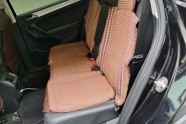 Used Volkswagen Tiguan L 2020 330TSI Automatic Two-Wheel Drive Smart Luxury Edition China VI Standard Left Rear Seat