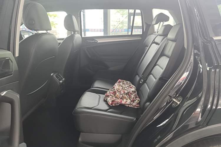 Used Volkswagen Tiguan L 2020 330TSI Automatic Two-Wheel Drive Smart Luxury Edition China VI Standard Left Rear Seat