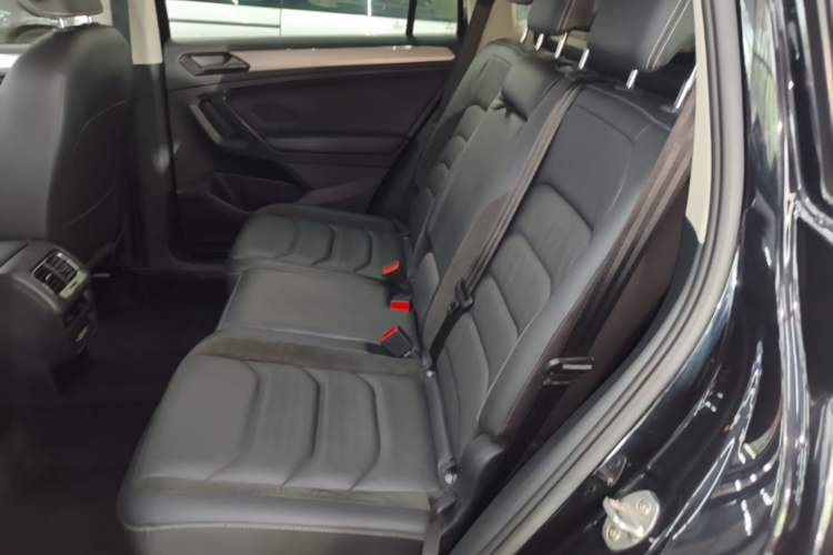 Used Volkswagen Tiguan L 2020 330TSI Automatic Two-Wheel Drive Panoramic Comfort Edition China VI Standard Left Rear Seat