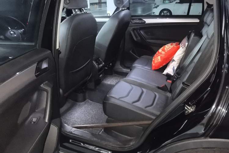 Used Volkswagen Tiguan L 2020 330TSI Automatic Two-Wheel Drive Panoramic Comfort Edition China VI Standard Left Rear Seat