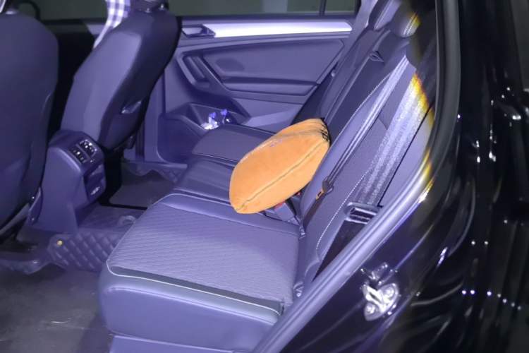 Used Volkswagen Tiguan L 2020 330TSI Automatic Two-Wheel Drive Luxury Edition China VI Standard Left Rear Seat