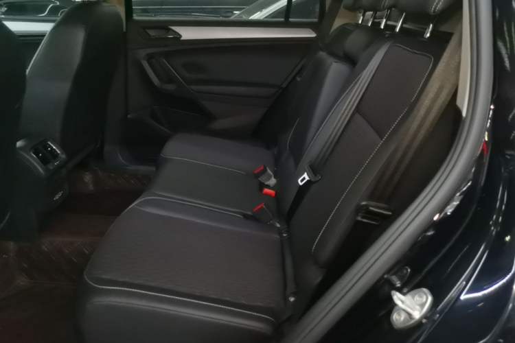 Used Volkswagen Tiguan L 2020 330TSI Automatic Two-Wheel Drive Luxury Edition China VI Standard Left Rear Seat
