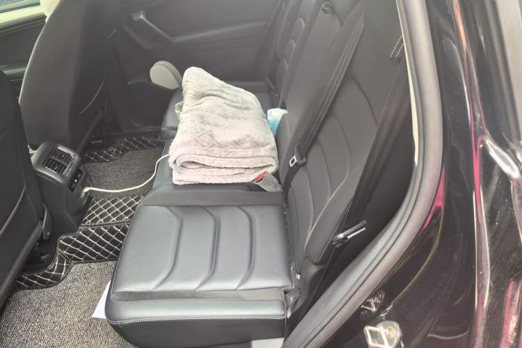 Used Volkswagen Tiguan L 2020 330TSI Automatic Two-Wheel Drive Smart Luxury Edition China VI Standard Left Rear Seat