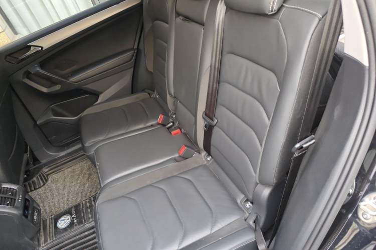 Used Volkswagen Tiguan L 2020 330TSI Automatic Two-Wheel Drive Smart Luxury Edition China VI Standard Left Rear Seat