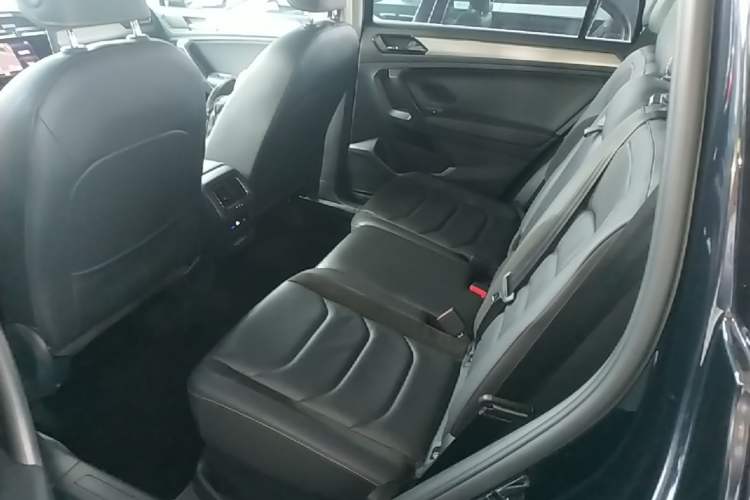 Used Volkswagen Tiguan L 2020 330TSI Automatic Two-Wheel Drive Smart Luxury Edition China VI Standard Left Rear Seat