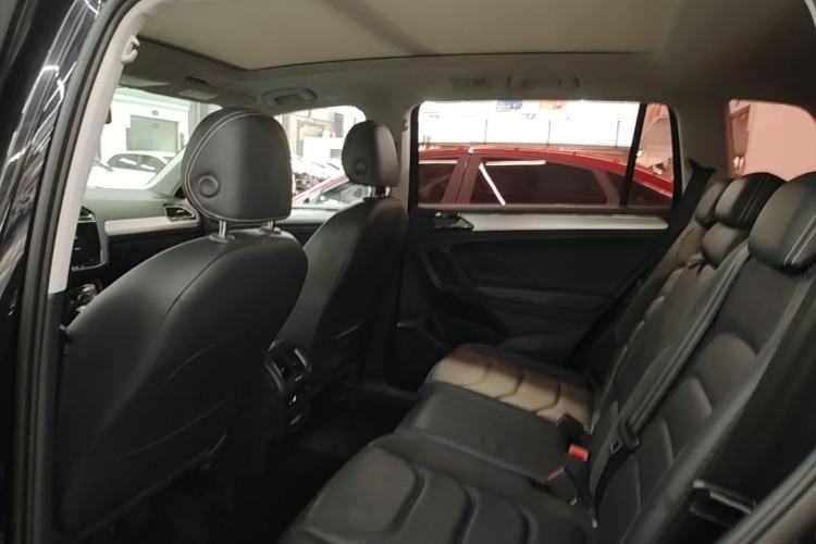 Used Volkswagen Tiguan L 2020 330TSI Automatic Two-Wheel Drive Panoramic Comfort Edition China VI Standard Left Rear Seat