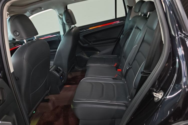 Used Volkswagen Tiguan L 2020 330TSI Automatic Two-Wheel Drive R-Line Flagship Version China VI Standard Left Rear Seat