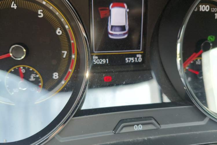Used Volkswagen Tiguan L 2020 330TSI Automatic Two-Wheel Drive Panoramic Comfort Edition China VI Standard Odometer Close Up