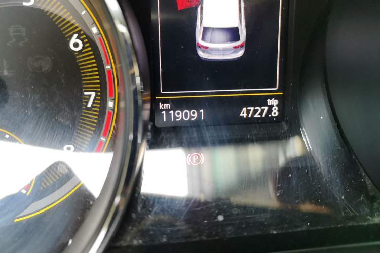 Used Volkswagen Tiguan L 2020 330TSI Automatic Two-Wheel Drive Smart Luxury Edition China VI Standard Odometer Close Up