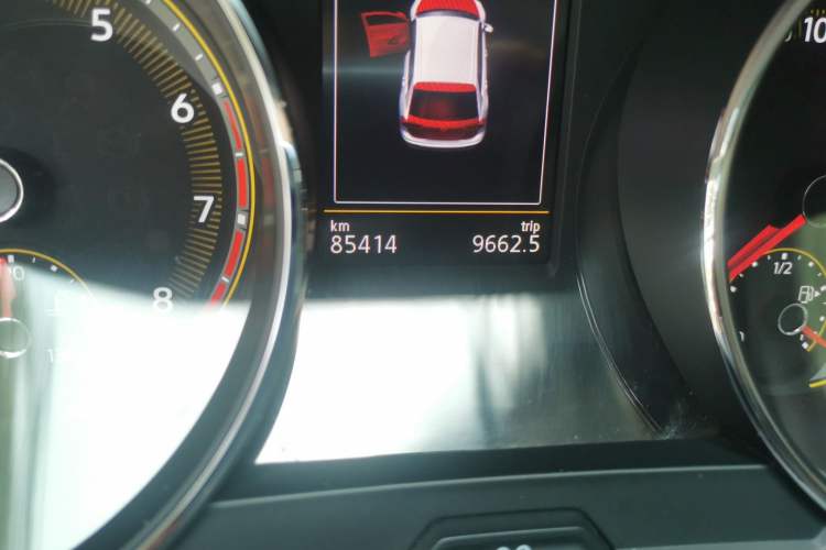 Used Volkswagen Tiguan L 2020 330TSI Automatic Two-Wheel Drive Smart Luxury Edition China VI Standard Odometer Close Up