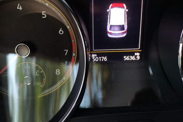Used Volkswagen Tiguan L 2020 330TSI Automatic Two-Wheel Drive Panoramic Comfort Edition China VI Standard Odometer Close Up