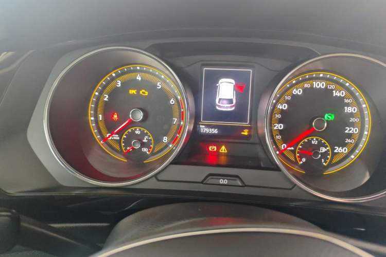 Used Volkswagen Tiguan L 2020 330TSI Automatic Two-Wheel Drive Smart Luxury Edition China VI Standard Odometer Close Up