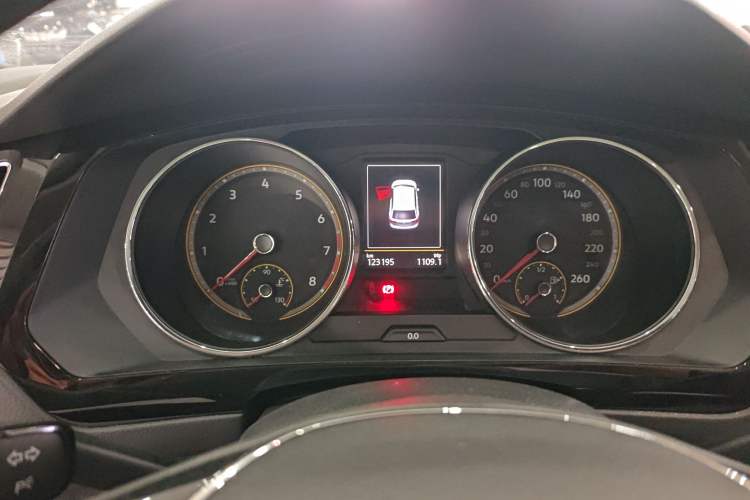 Used Volkswagen Tiguan L 2020 330TSI Automatic Two-Wheel Drive Panoramic Comfort Edition China VI Standard Odometer Close Up