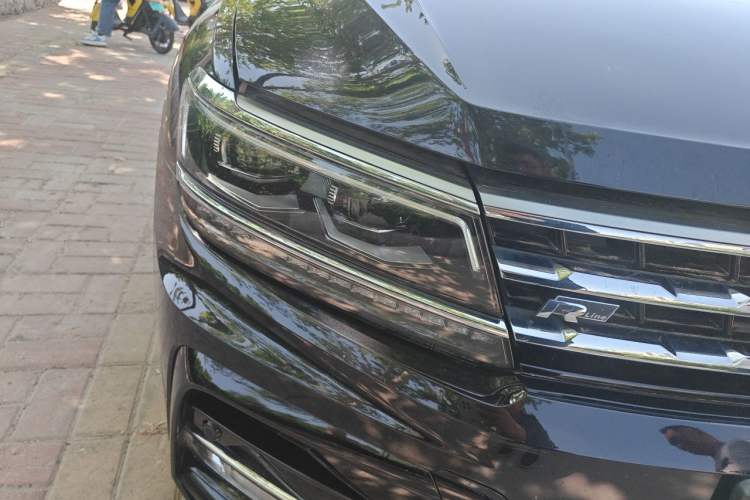 Used Volkswagen Tiguan L 2020 330TSI Automatic Two-Wheel Drive R-Line Flagship Version China VI Standard Right Front Headlight