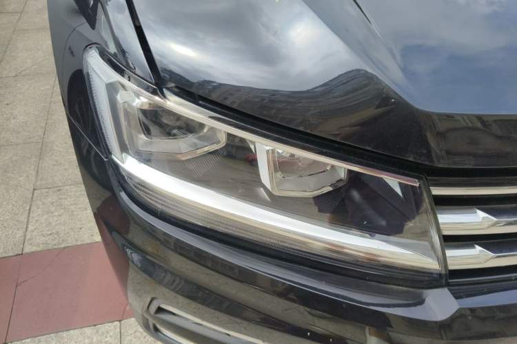 Used Volkswagen Tiguan L 2020 330TSI Automatic Two-Wheel Drive Panoramic Comfort Edition China VI Standard Right Front Headlight