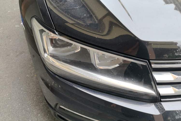Used Volkswagen Tiguan L 2020 330TSI Automatic Two-Wheel Drive Smart Luxury Edition China VI Standard Right Front Headlight