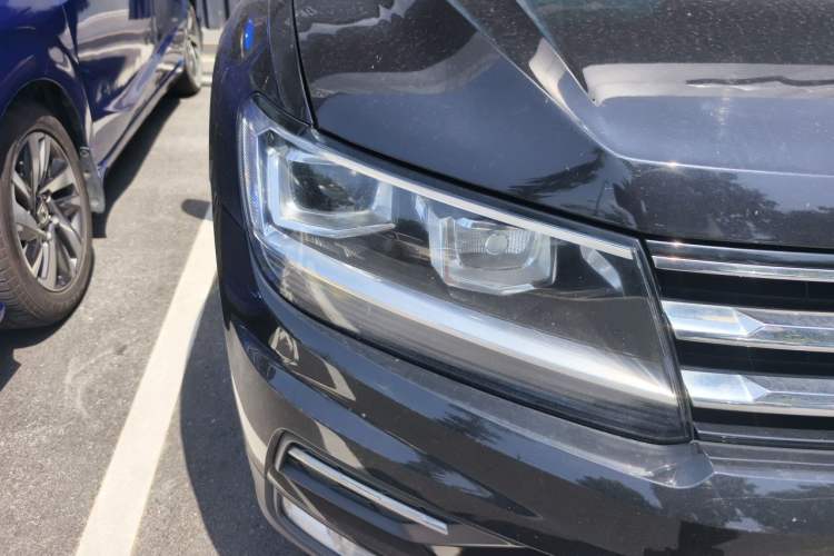 Used Volkswagen Tiguan L 2020 330TSI Automatic Two-Wheel Drive Panoramic Comfort Edition China VI Standard Right Front Headlight