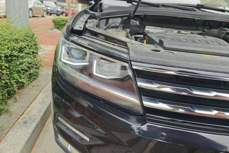 Used Volkswagen Tiguan L 2020 330TSI Automatic Two-Wheel Drive Panoramic Comfort Edition China VI Standard Right Front Headlight