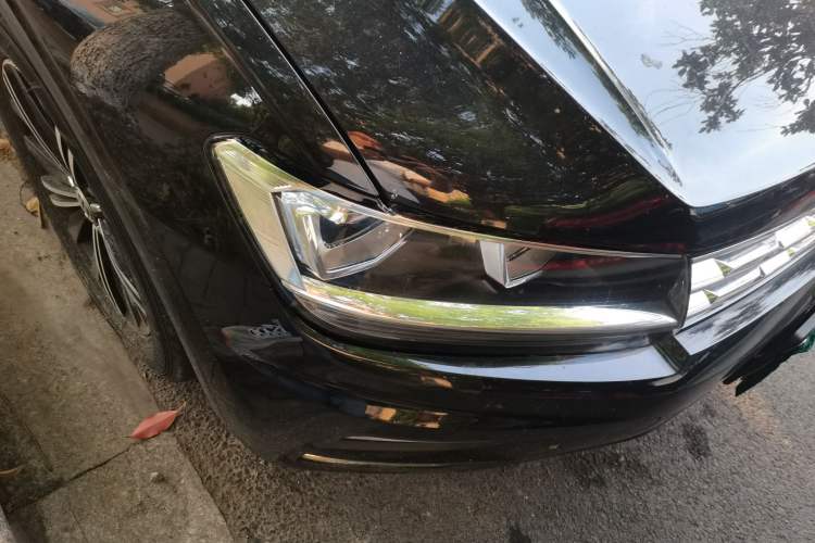 Used Volkswagen Tiguan L 2020 330TSI Automatic Two-Wheel Drive Panoramic Comfort Edition China VI Standard Right Front Headlight