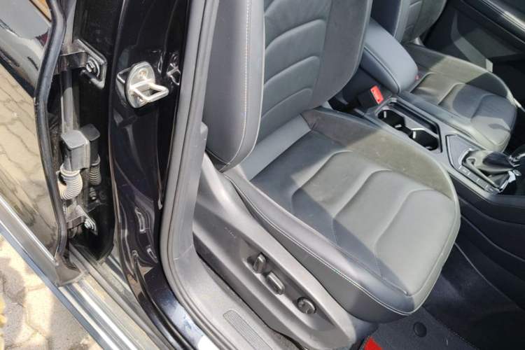 Used Volkswagen Tiguan L 2020 330TSI Automatic Two-Wheel Drive Panoramic Comfort Edition China VI Standard Right Front Seat