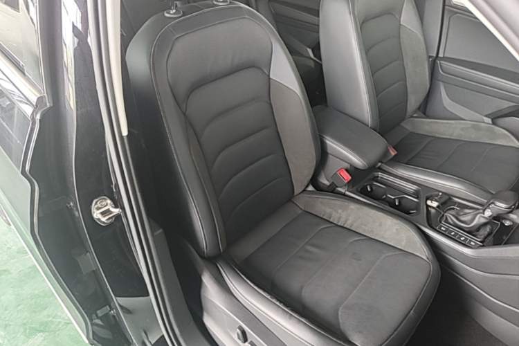 Used Volkswagen Tiguan L 2020 330TSI Automatic Two-Wheel Drive Smart Luxury Edition China VI Standard Right Front Seat
