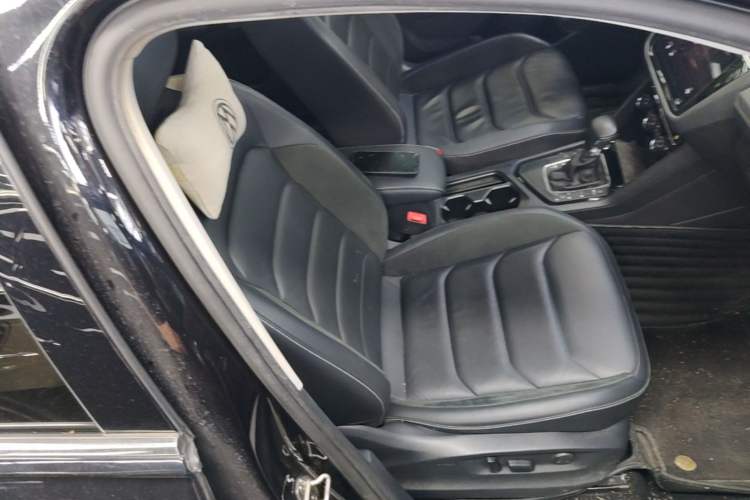 Used Volkswagen Tiguan L 2020 330TSI Automatic Two-Wheel Drive Panoramic Comfort Edition China VI Standard Right Front Seat