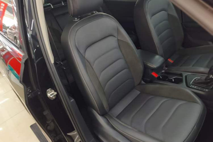 Used Volkswagen Tiguan L 2020 330TSI Automatic Two-Wheel Drive Panoramic Comfort Edition China VI Standard Right Front Seat
