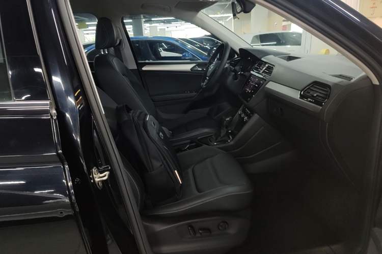 Used Volkswagen Tiguan L 2020 330TSI Automatic Two-Wheel Drive Panoramic Comfort Edition China VI Standard Right Front Seat
