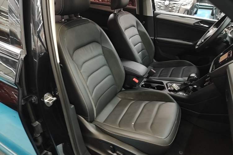 Used Volkswagen Tiguan L 2020 330TSI Automatic Two-Wheel Drive Panoramic Comfort Edition China VI Standard Right Front Seat