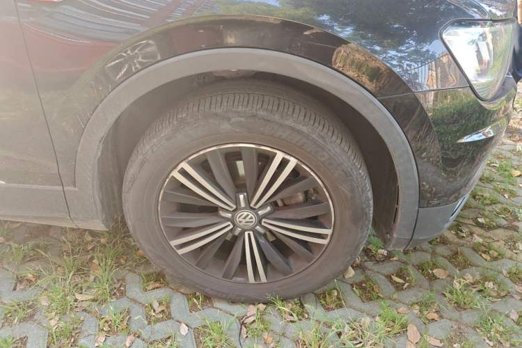 Used Volkswagen Tiguan L 2020 330TSI Automatic Two-Wheel Drive Panoramic Comfort Edition China VI Standard Right Front Wheel Hub