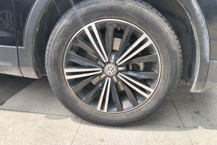 Used Volkswagen Tiguan L 2020 330TSI Automatic Two-Wheel Drive Panoramic Comfort Edition China VI Standard Right Front Wheel Hub