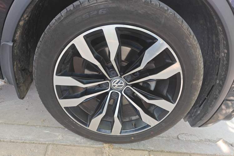 Used Volkswagen Tiguan L 2020 330TSI Automatic Two-Wheel Drive R-Line Flagship Version China VI Standard Right Front Wheel Hub