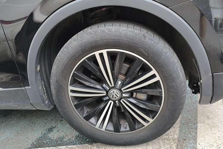 Used Volkswagen Tiguan L 2020 330TSI Automatic Two-Wheel Drive Panoramic Comfort Edition China VI Standard Right Front Wheel Hub