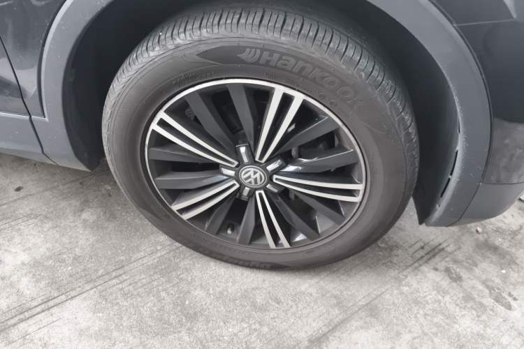 Used Volkswagen Tiguan L 2020 330TSI Automatic Two-Wheel Drive Panoramic Comfort Edition China VI Standard Right Front Wheel Hub